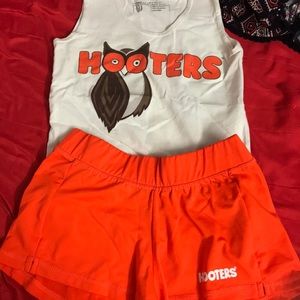 hooters worker outfit